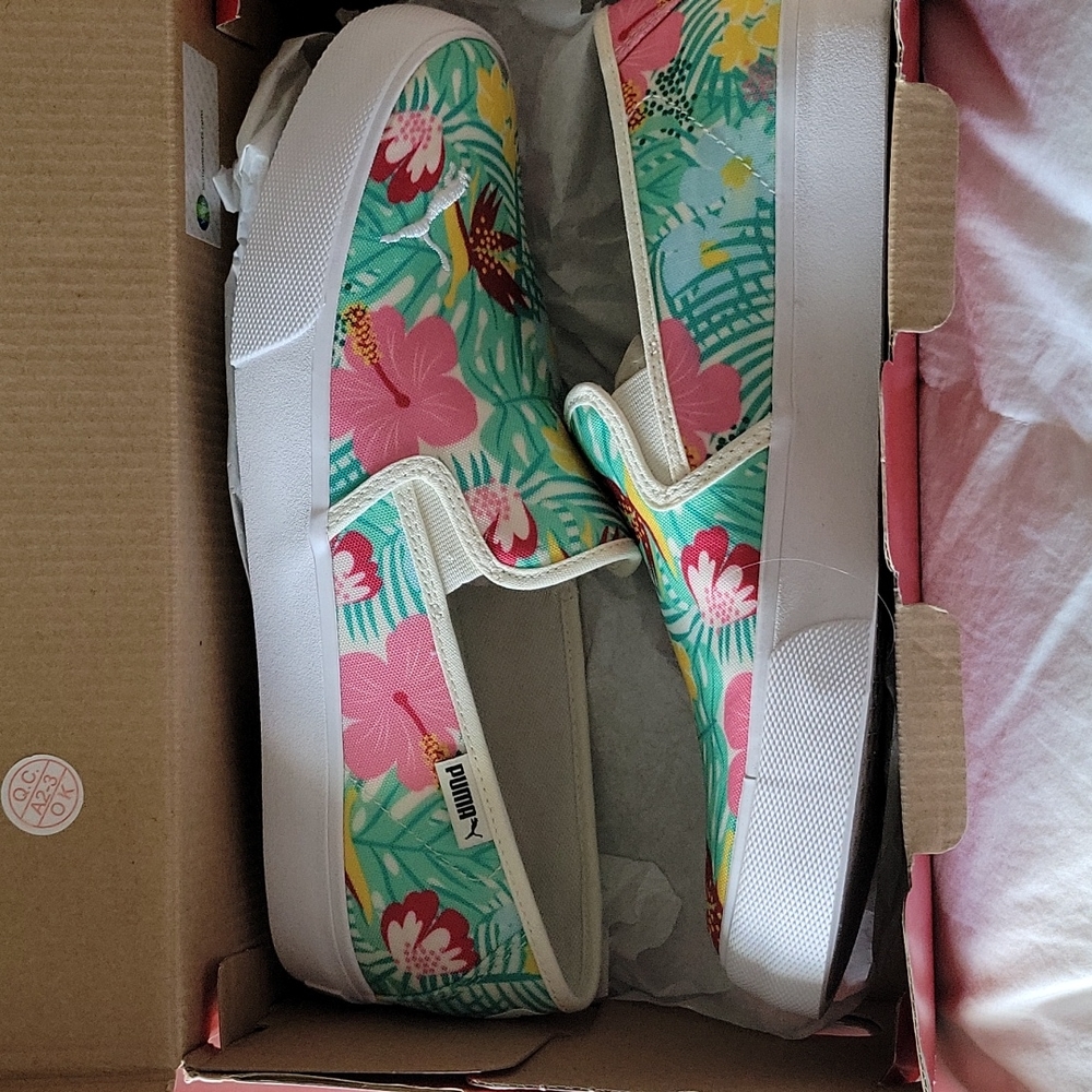 Woman's Puma Slip on Shoes